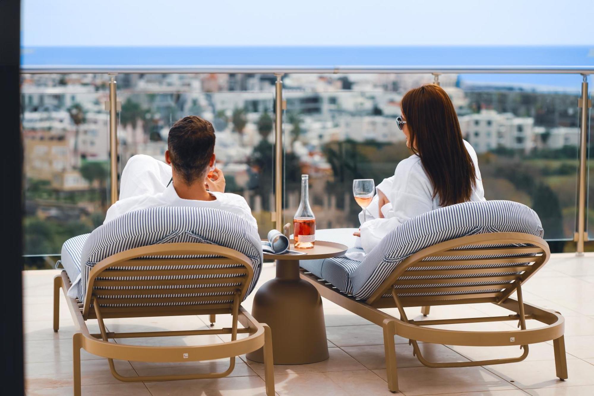 Wellclub - Wellness Family Experience - Seaview Hotel Пафос Екстериор снимка