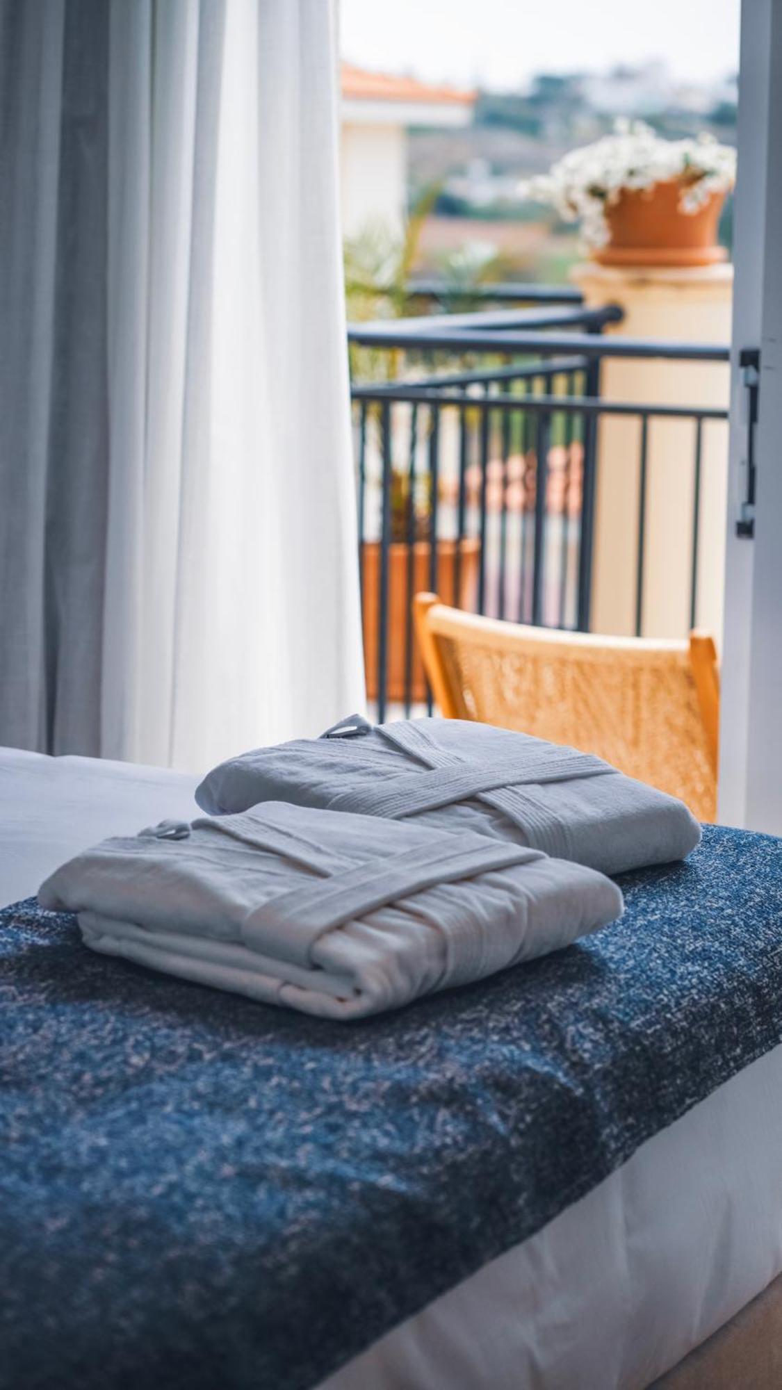 Wellclub - Wellness Family Experience - Seaview Hotel Пафос Екстериор снимка