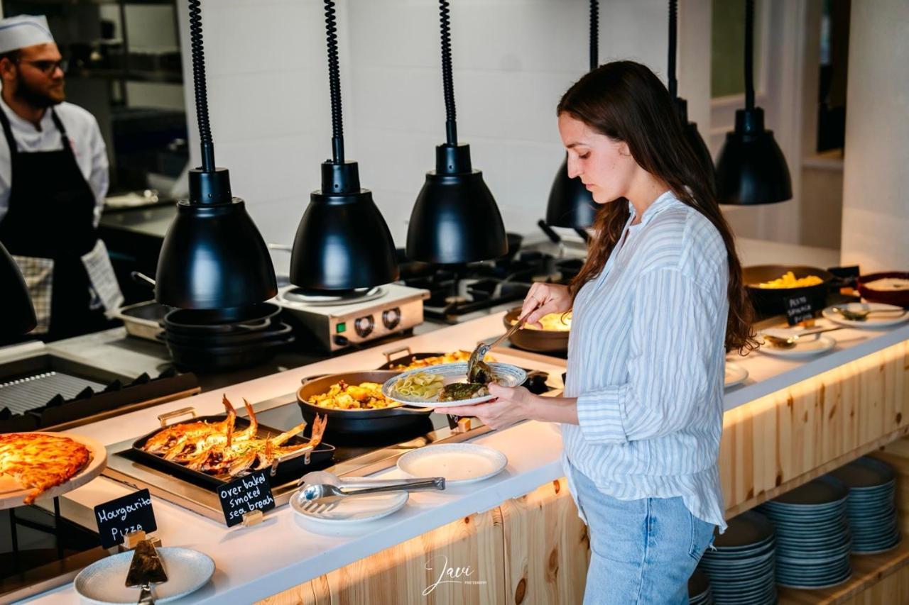 Wellclub - Wellness Family Experience - Seaview Hotel Пафос Екстериор снимка